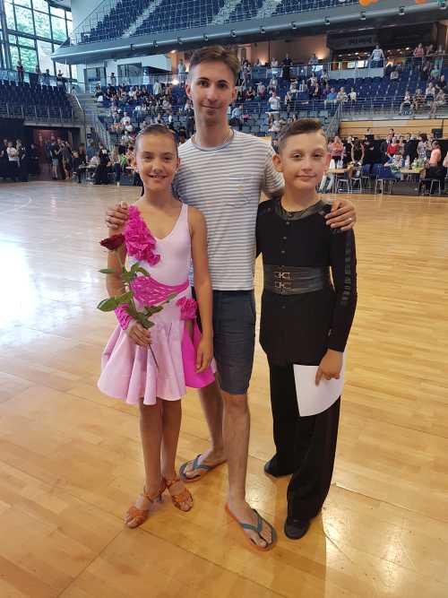 Lilien und Peter mit Trainer Jasha Klebanov - © TTC Erlangen e.V.